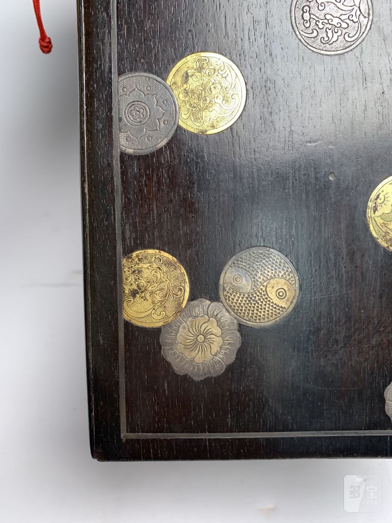 清 紫檀嵌金银海水江崖龙纹册页盒 - 图9